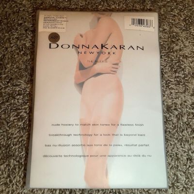 Donna Karan the nudes essential toners pantyhose, color A07, size: M